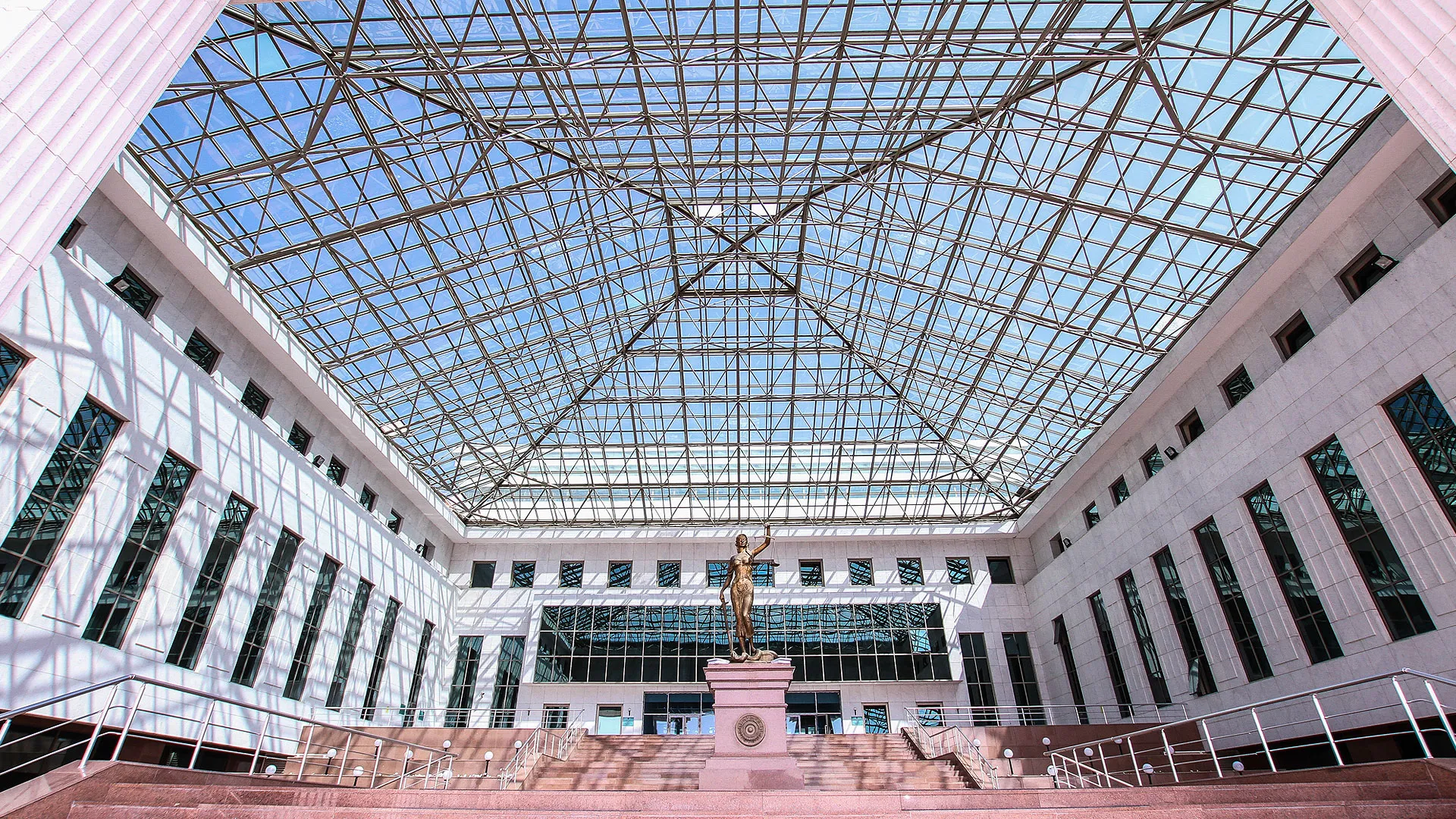 Yüksek Mahkeme Binası / Kazakistan