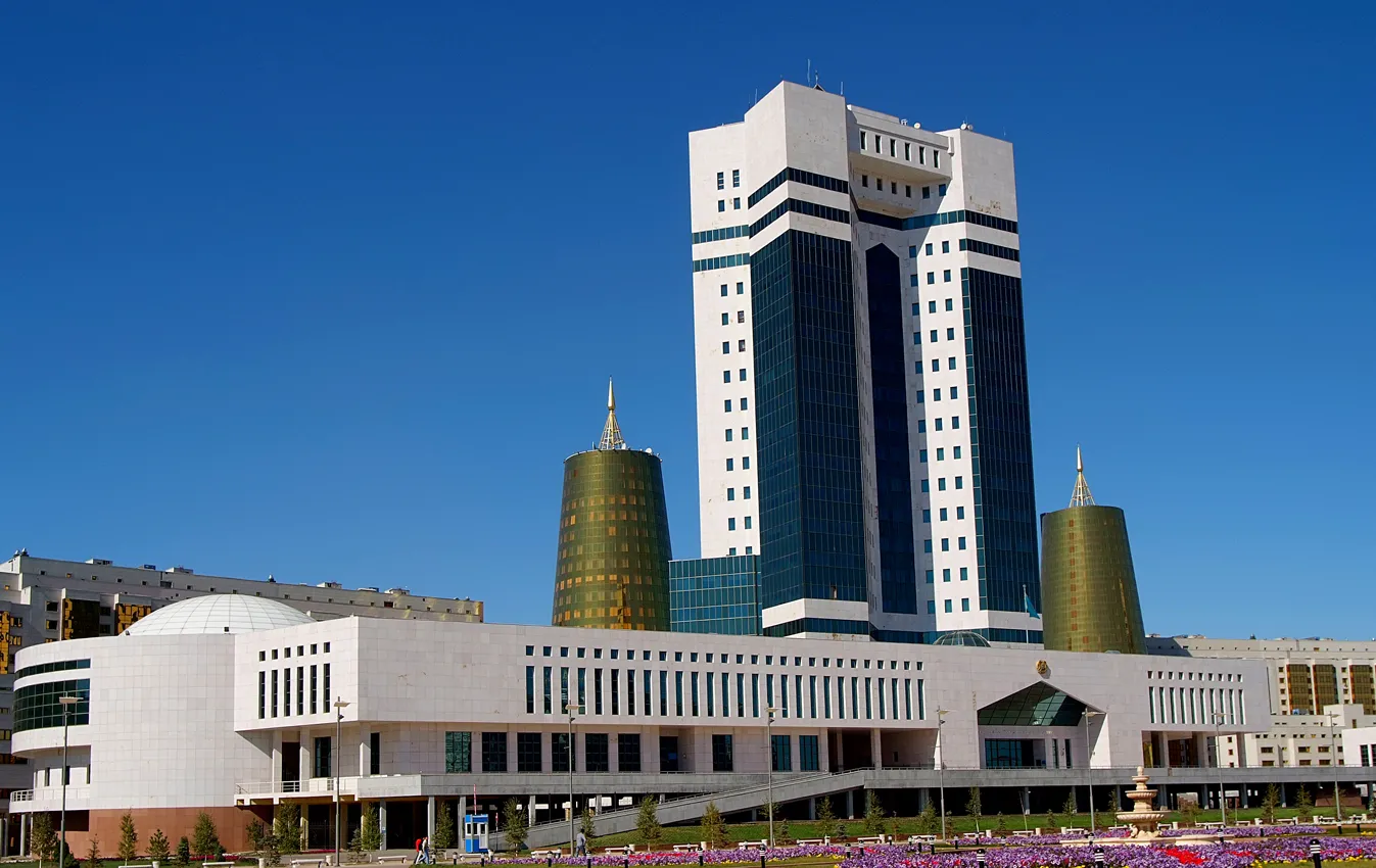 Başbakanlık Binası / Kazakistan