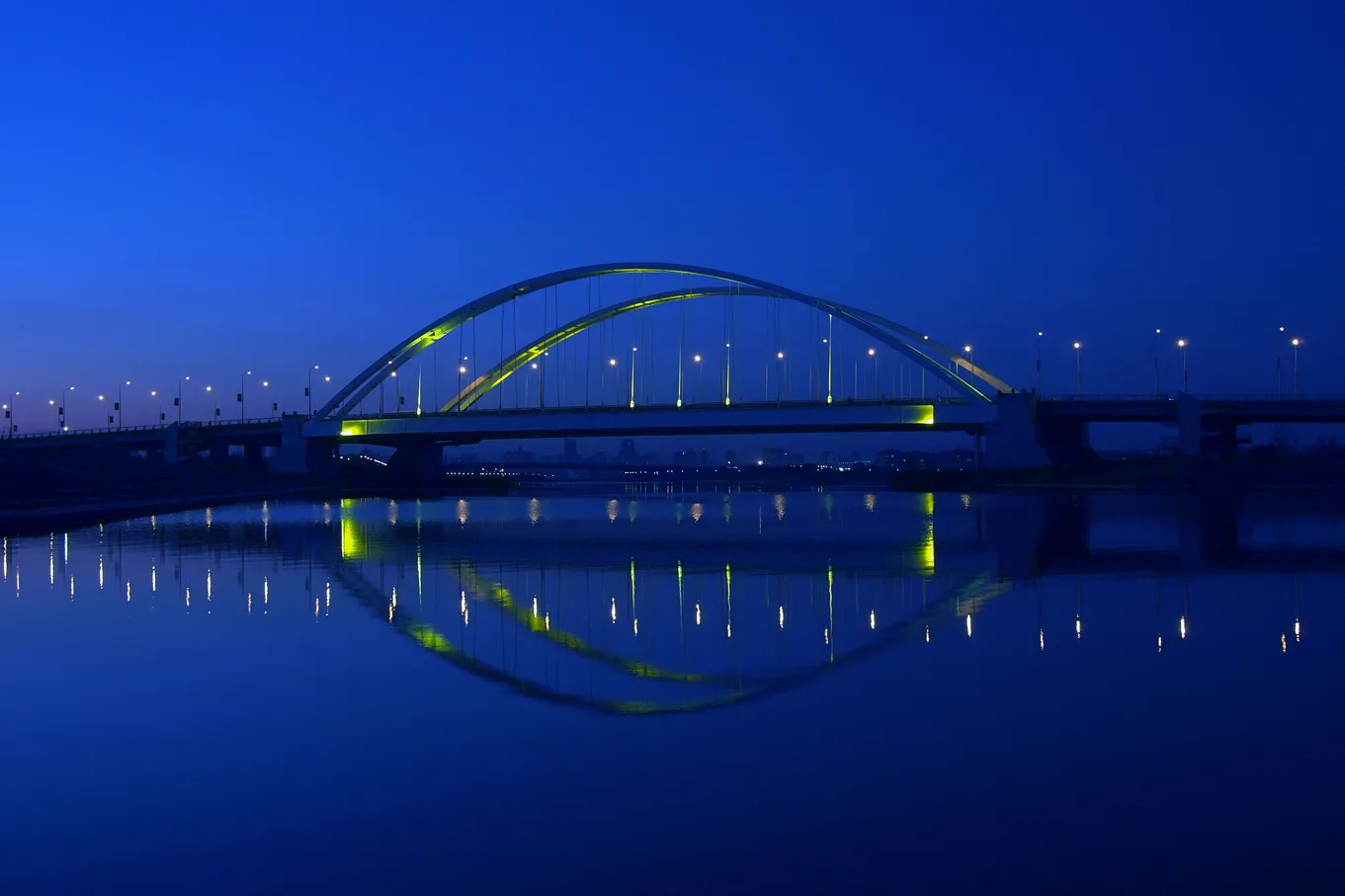 Astana Ishim Nehri Köprüsü ve Yaklaşım Viyadükleri